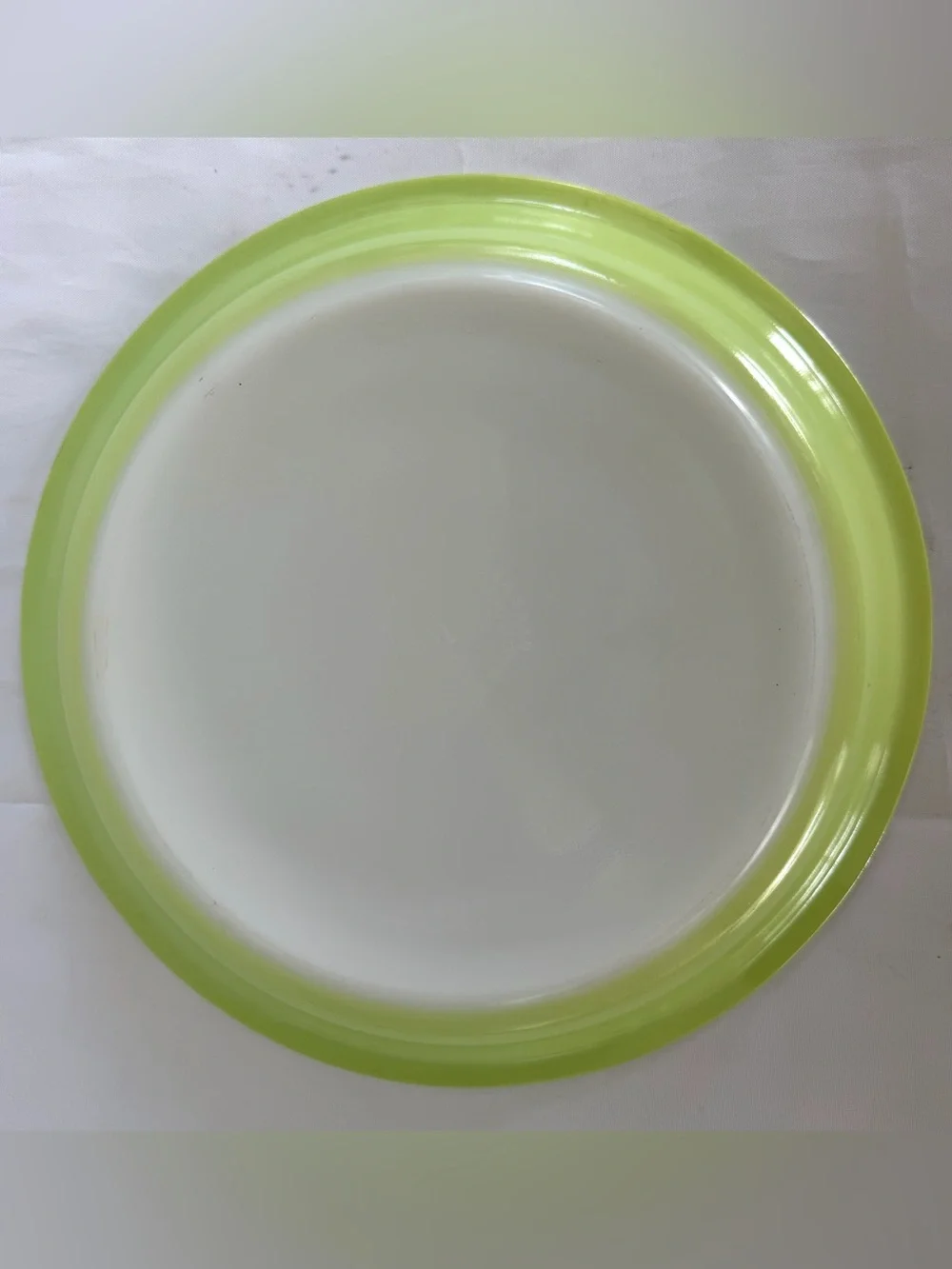 PYREX 1-1/2 Qt Pie Plate Lime Green and White #209 50s Vintage Retro MCM EUC
